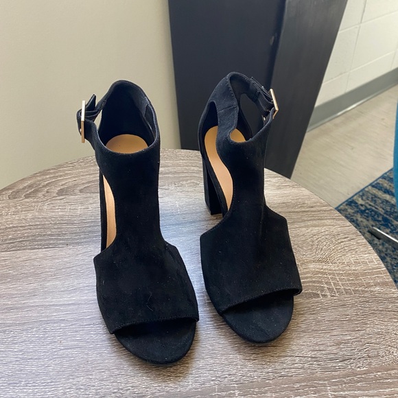 Le Chateau Heels - Picture 2 of 4